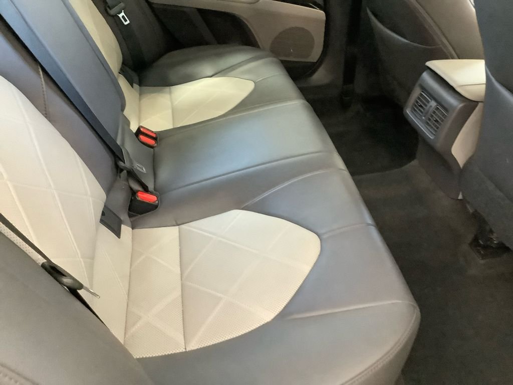 Used 2019 Gray Toyota XLE image 17