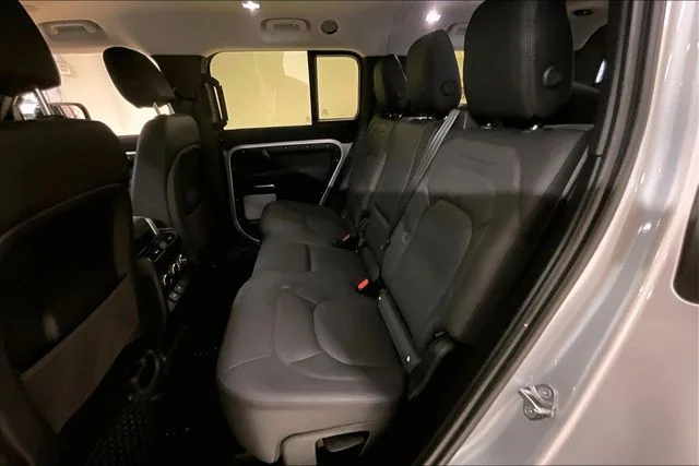 Used 2023 Silver Land Rover S image 14