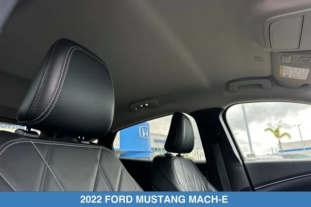 Used 2022 Black Ford Select image 19