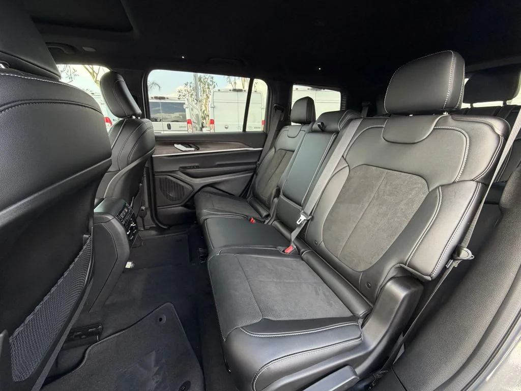 New 2026 Baltic Gray Metallic Clear-Coat Exterior Paint Jeep Altitude image 25