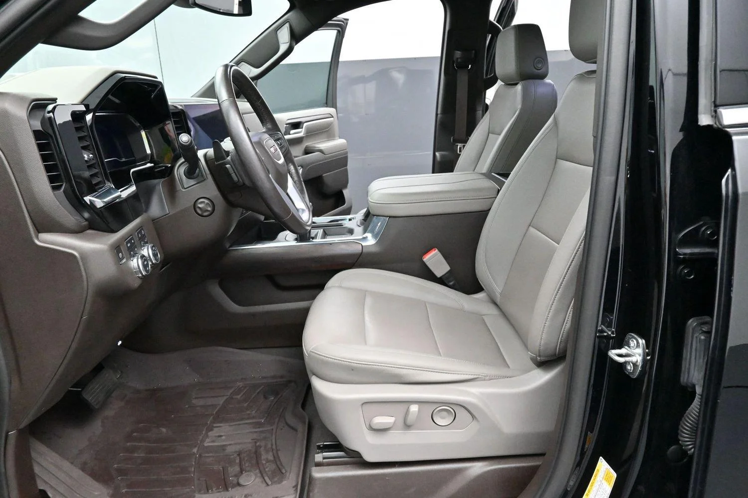 Used 2023 ONYX BLACK GMC SLT image 13