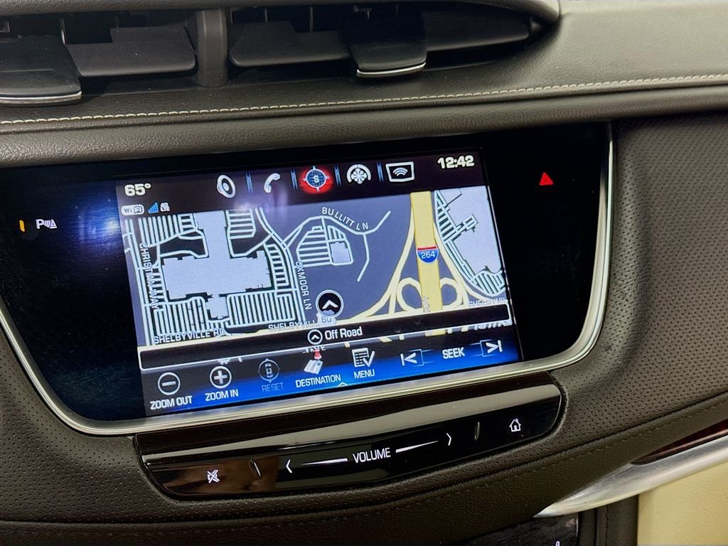 Used 2018 Crystal White Tricoat Cadillac Luxury AWD image 5