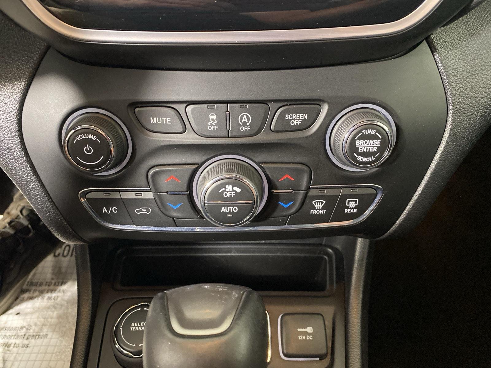 Used 2020 Bright White Clearcoat Jeep Limited image 21