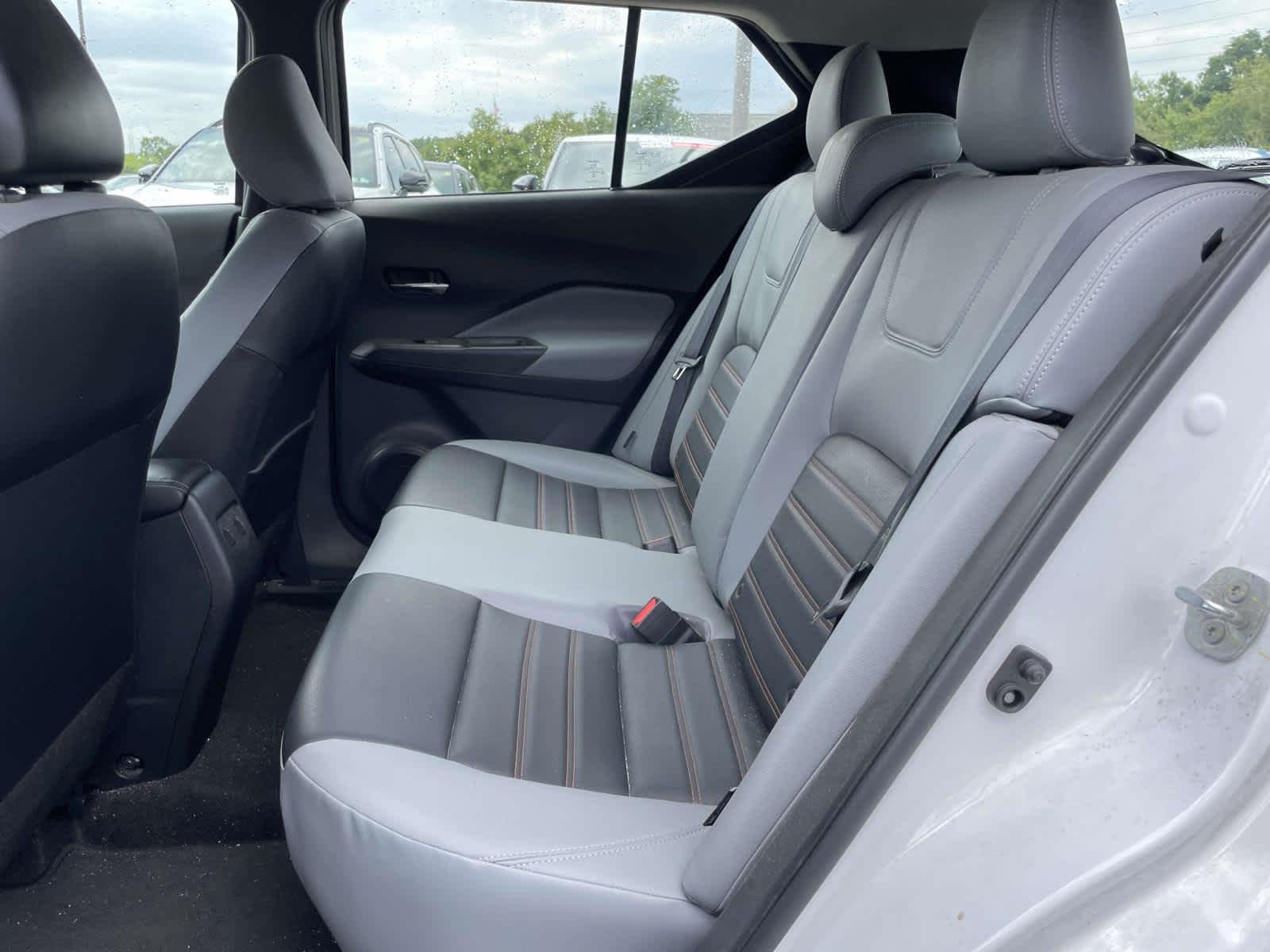 Used 2024 Aspen White Tricoat/Super Black Nissan SR image 21