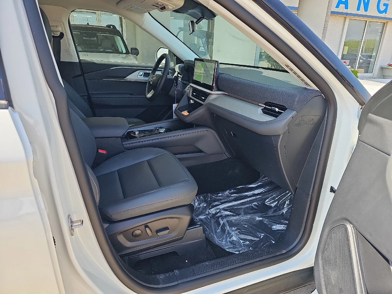 New 2026 Star White Metallic Tri-Coat Ford Active image 5