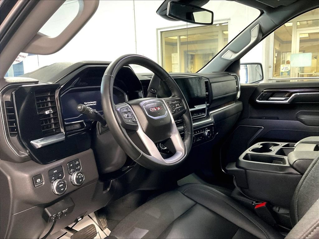 Used 2025 Onyx Black GMC SLT image 8