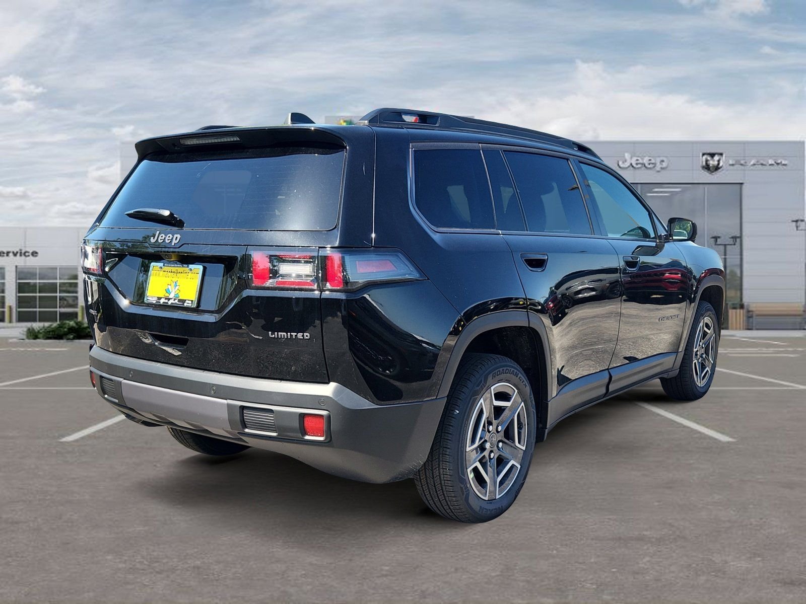 New 2026 Diamond Black Crystal Pearl-Coat Exterior Paint Jeep Limited image 5