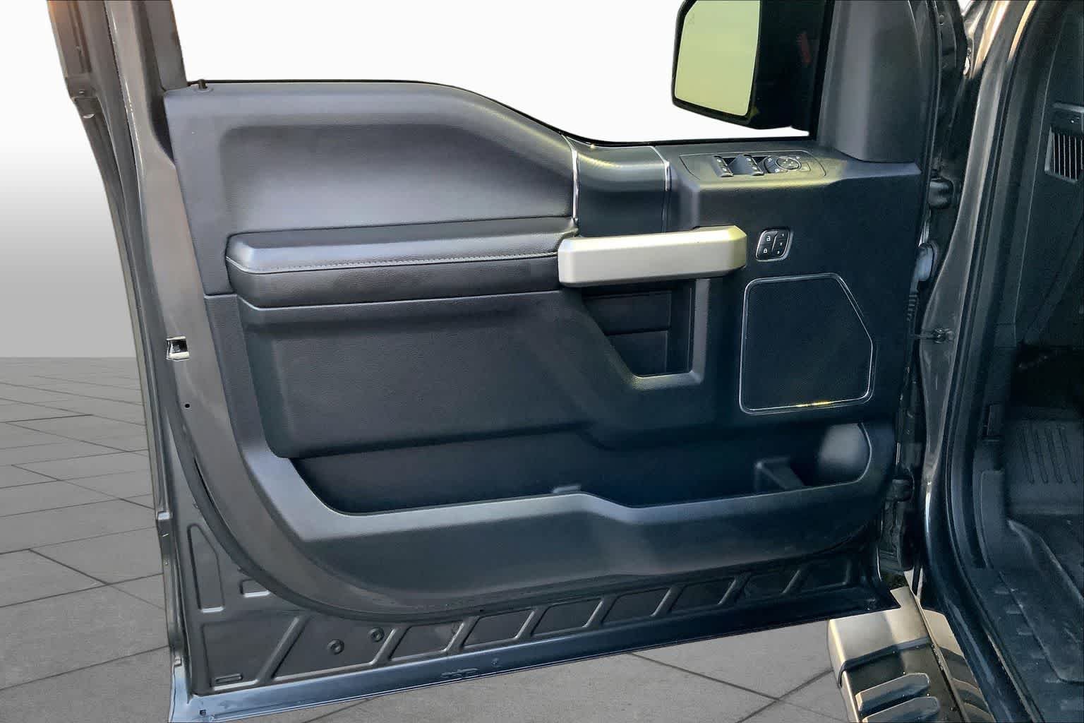 Used 2018 Magnetic Ford LARIAT image 21