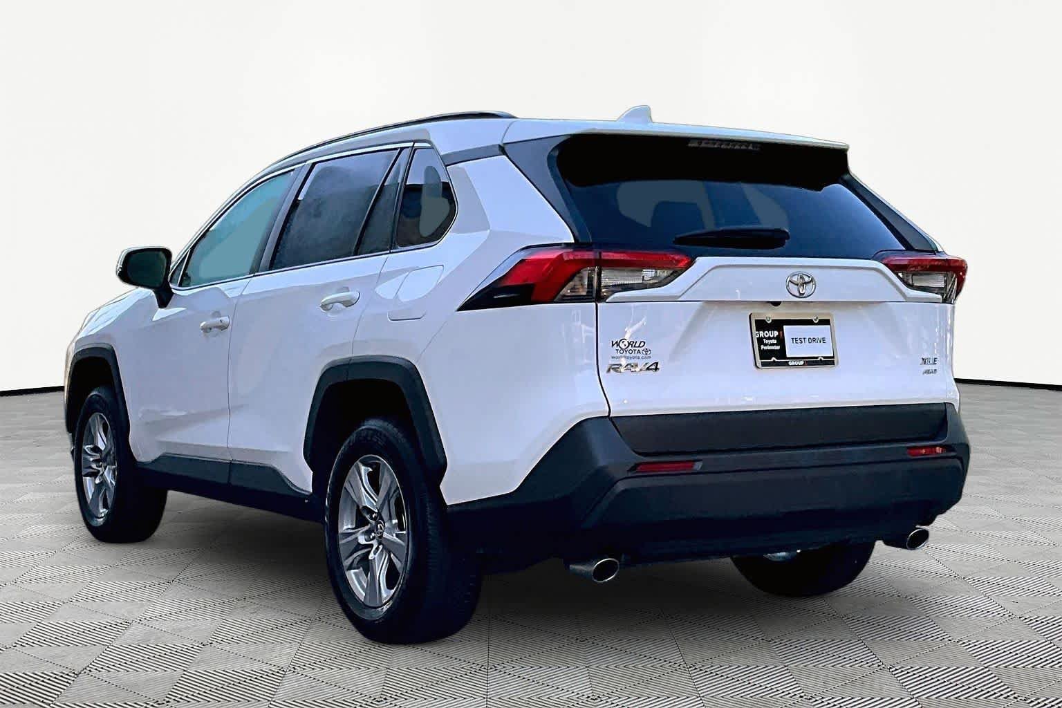 Used 2025 Ice Cap Toyota XLE image 12