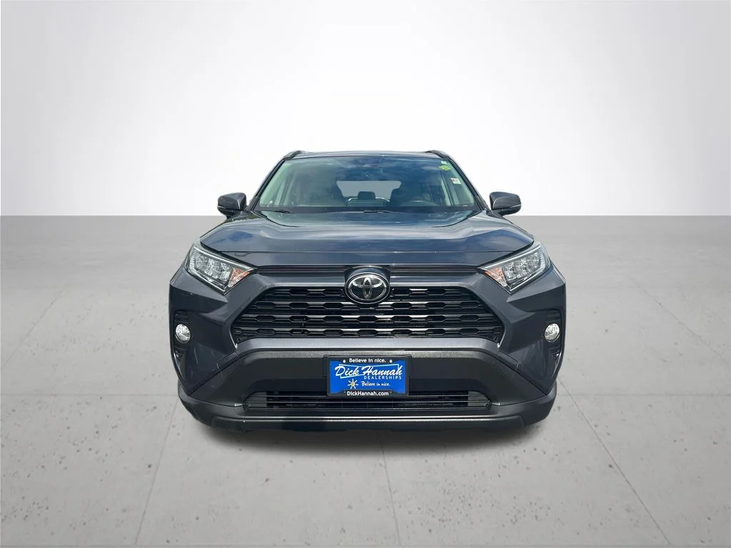 Used 2019 Gray Toyota XLE Premium image 3