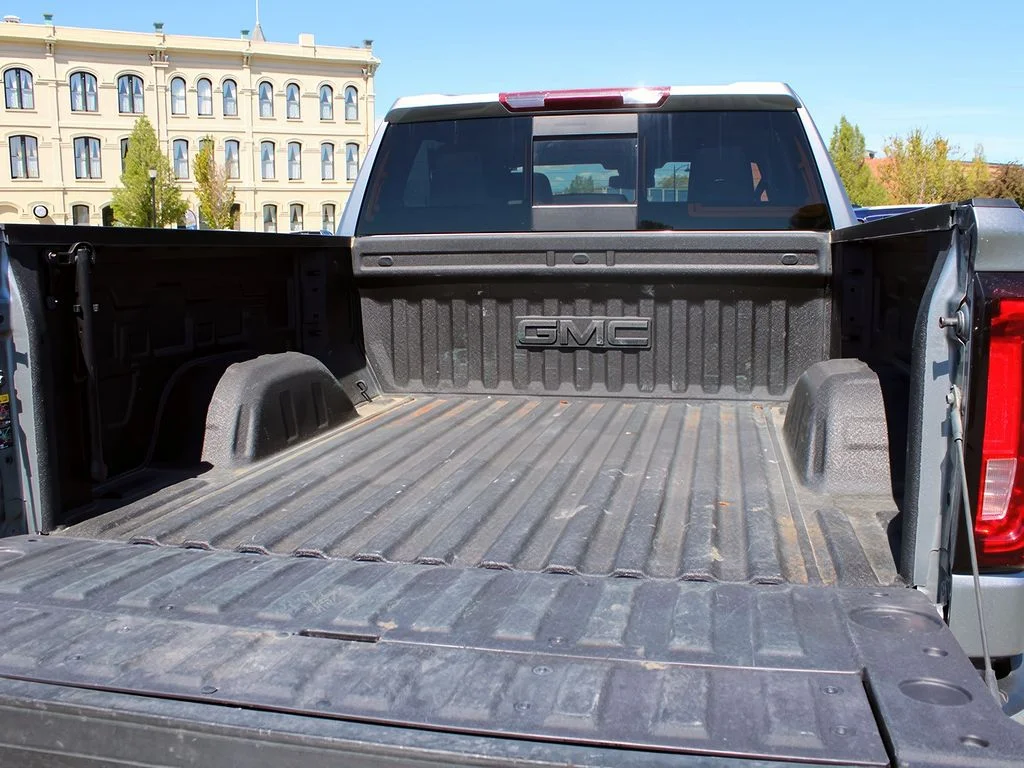 Used 2024 Sterling Metallic GMC SLT image 9