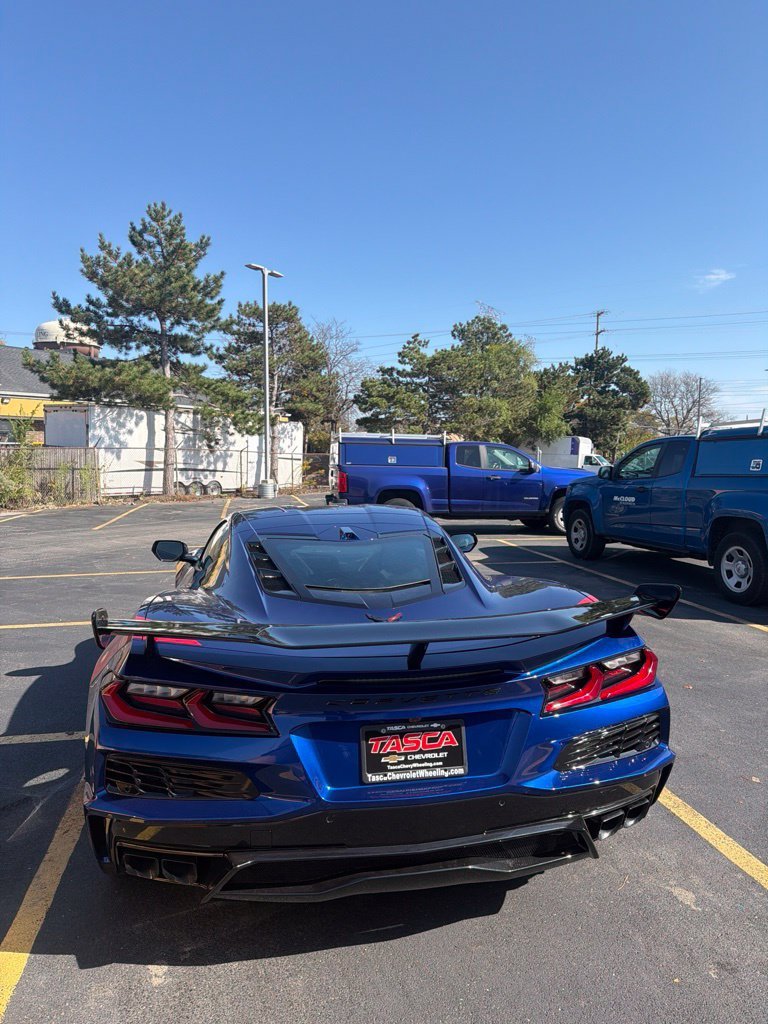New 2027 Admiral Blue Metallic Chevrolet 2LT image 4