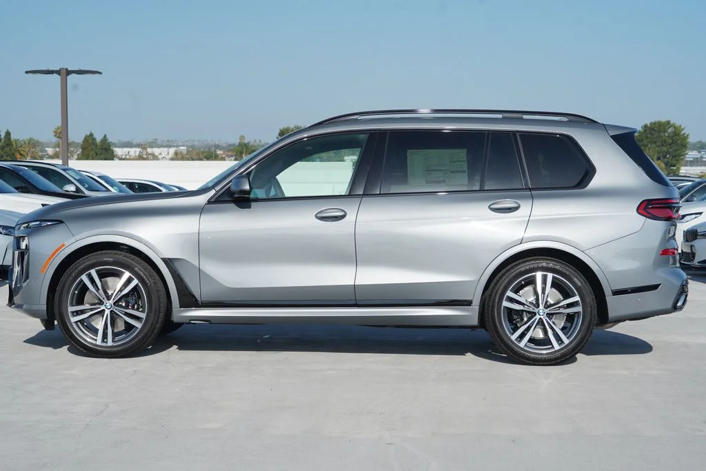 New 2027 Skyscraper Grey Metallic BMW xDrive40i image 4