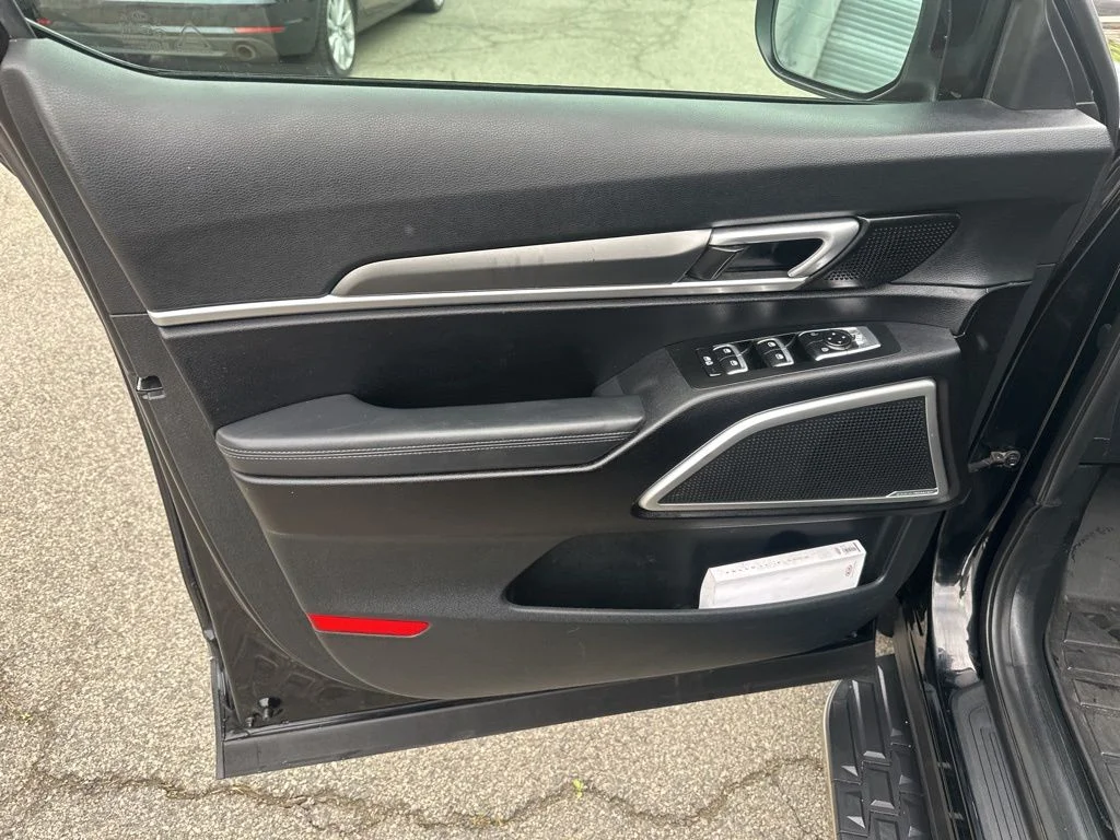 Used 2020 Black Kia S image 8