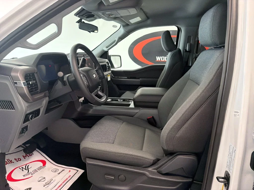 New 2026 Oxford White Ford XLT image 11