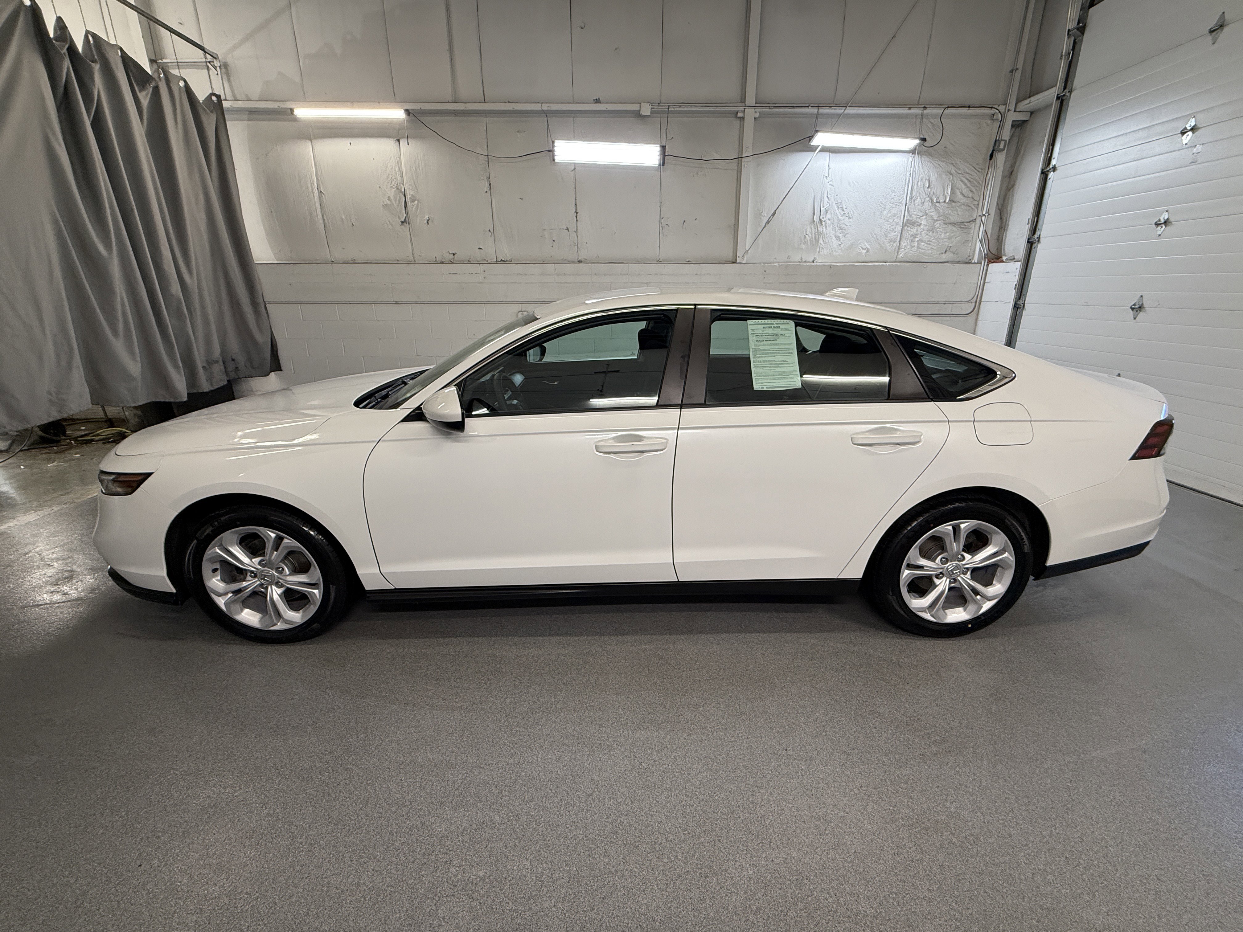 Used 2023 Platinum White Pearl Honda LX image 4