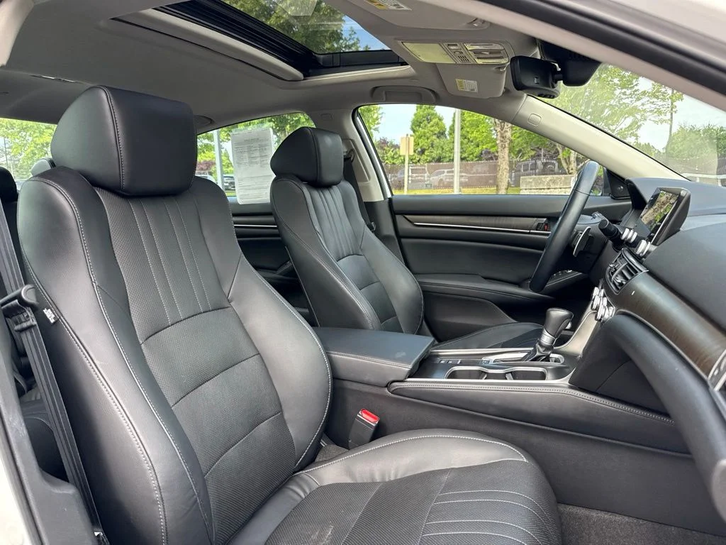Used 2018 Platinum White Pearl Honda Touring image 26