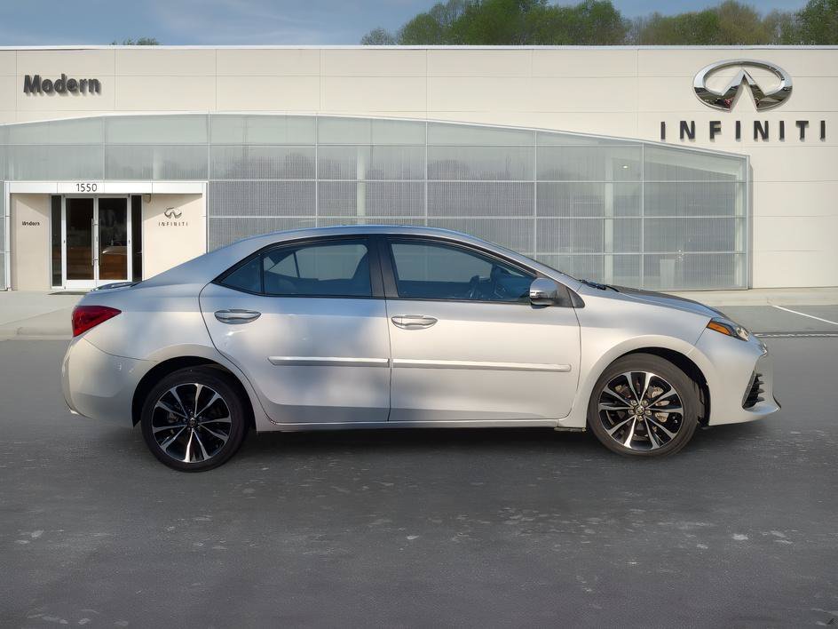 Used 2018 Classic Silver Metallic Toyota SE image 3