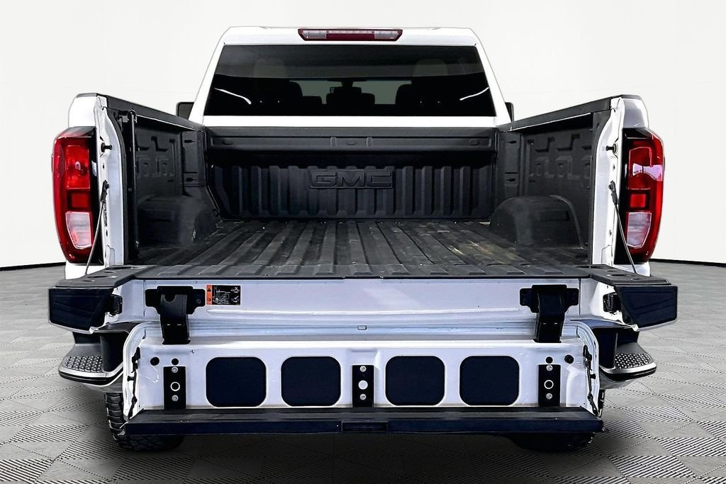 Used 2022 White GMC SLE image 6