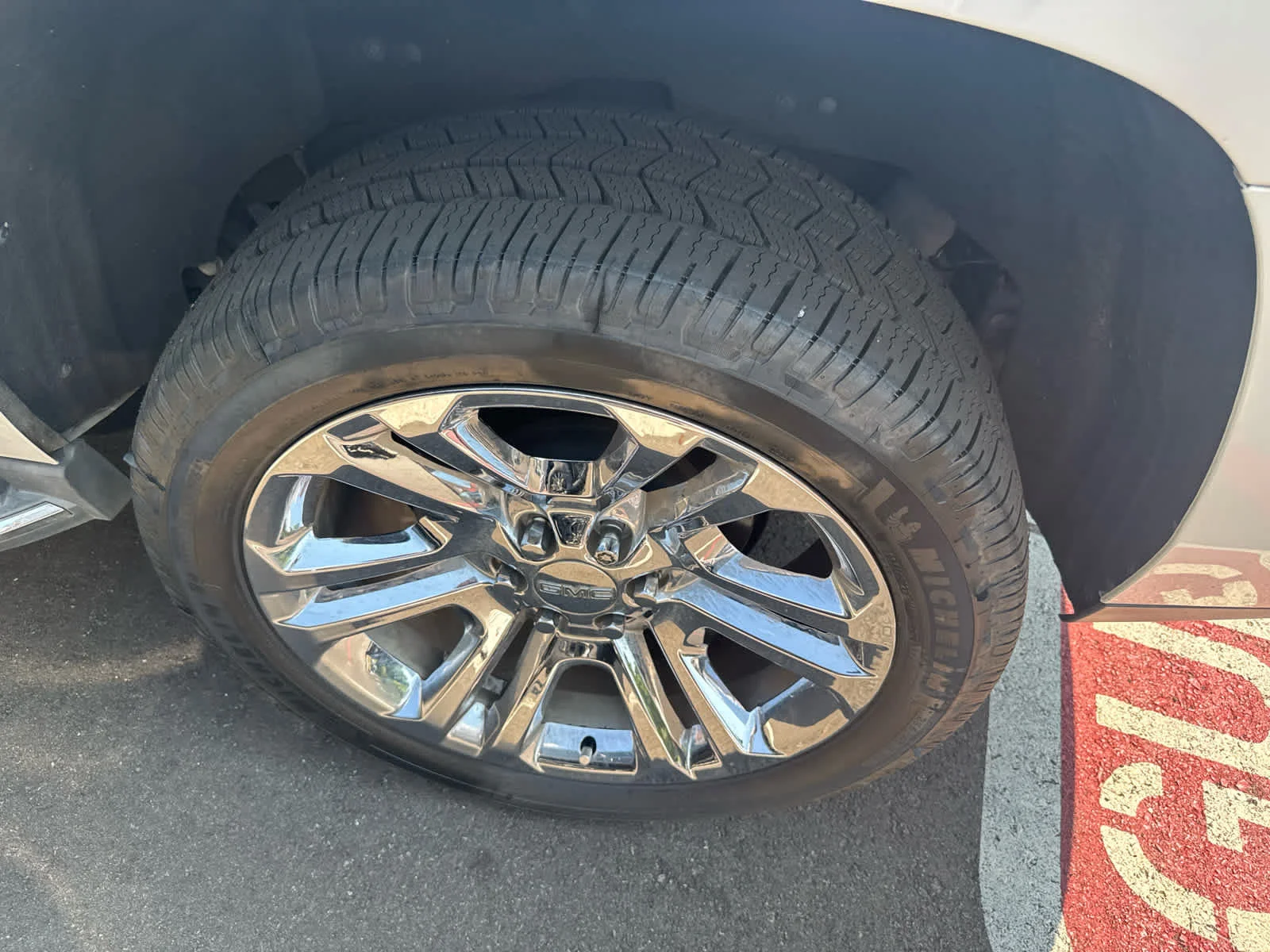 Used 2017 White Frost Tricoat GMC SLT image 5
