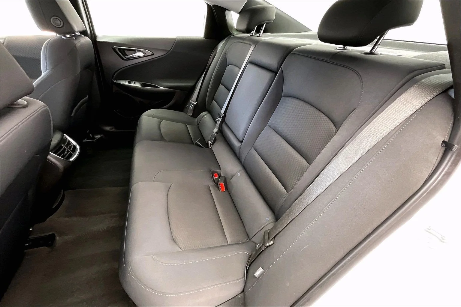 Used 2025 Summit White Chevrolet LT image 20