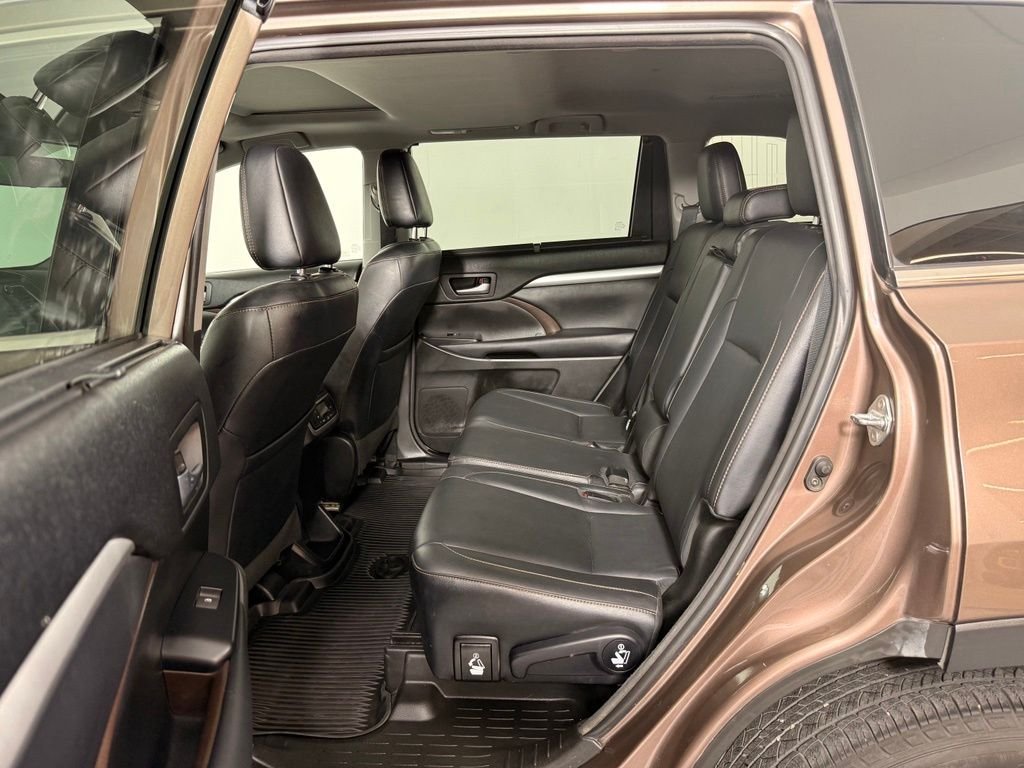 Used 2018 Walnut Toyota XLE image 16