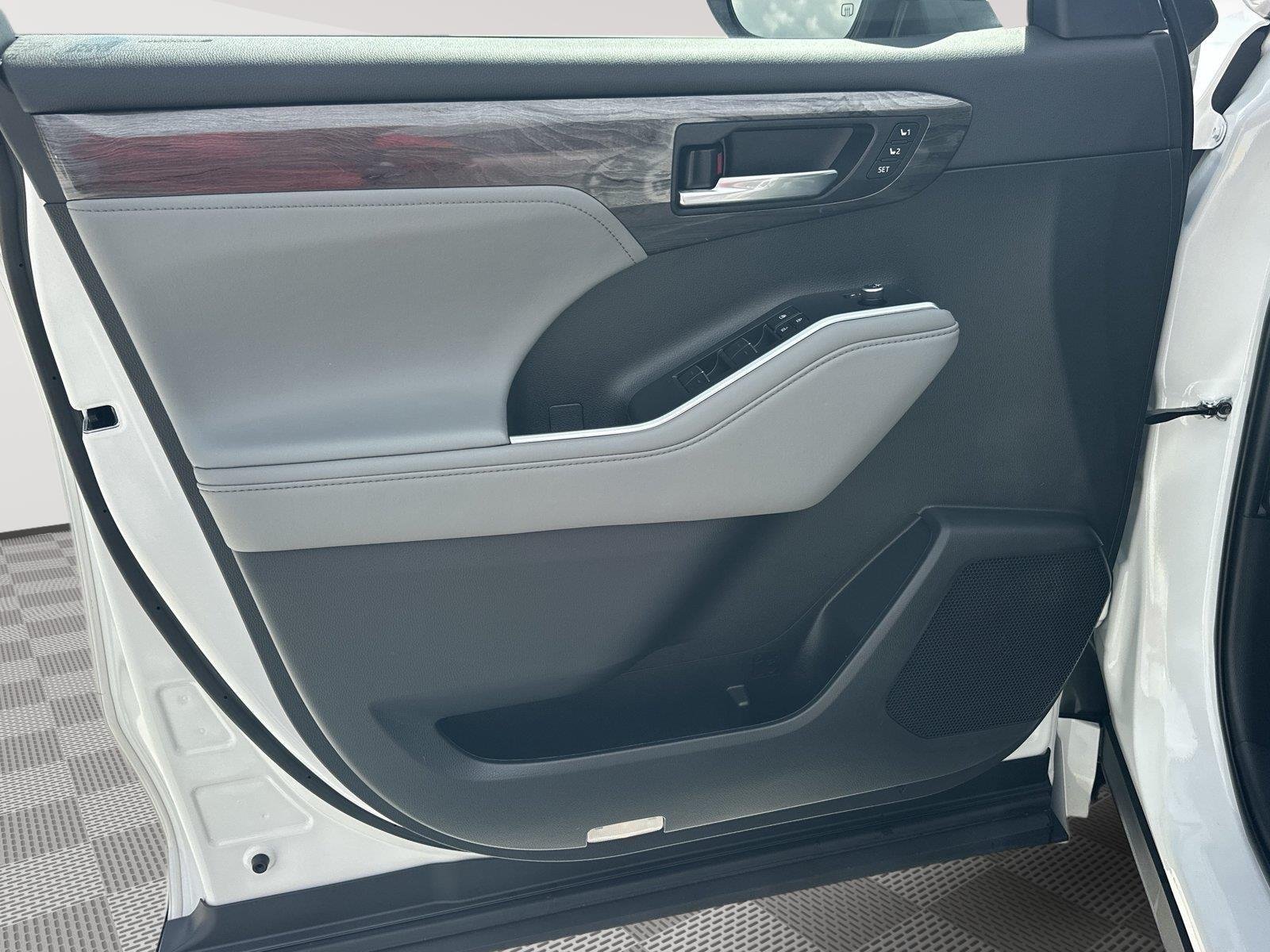 Used 2023 Wind Chill Pearl Toyota Platinum image 15