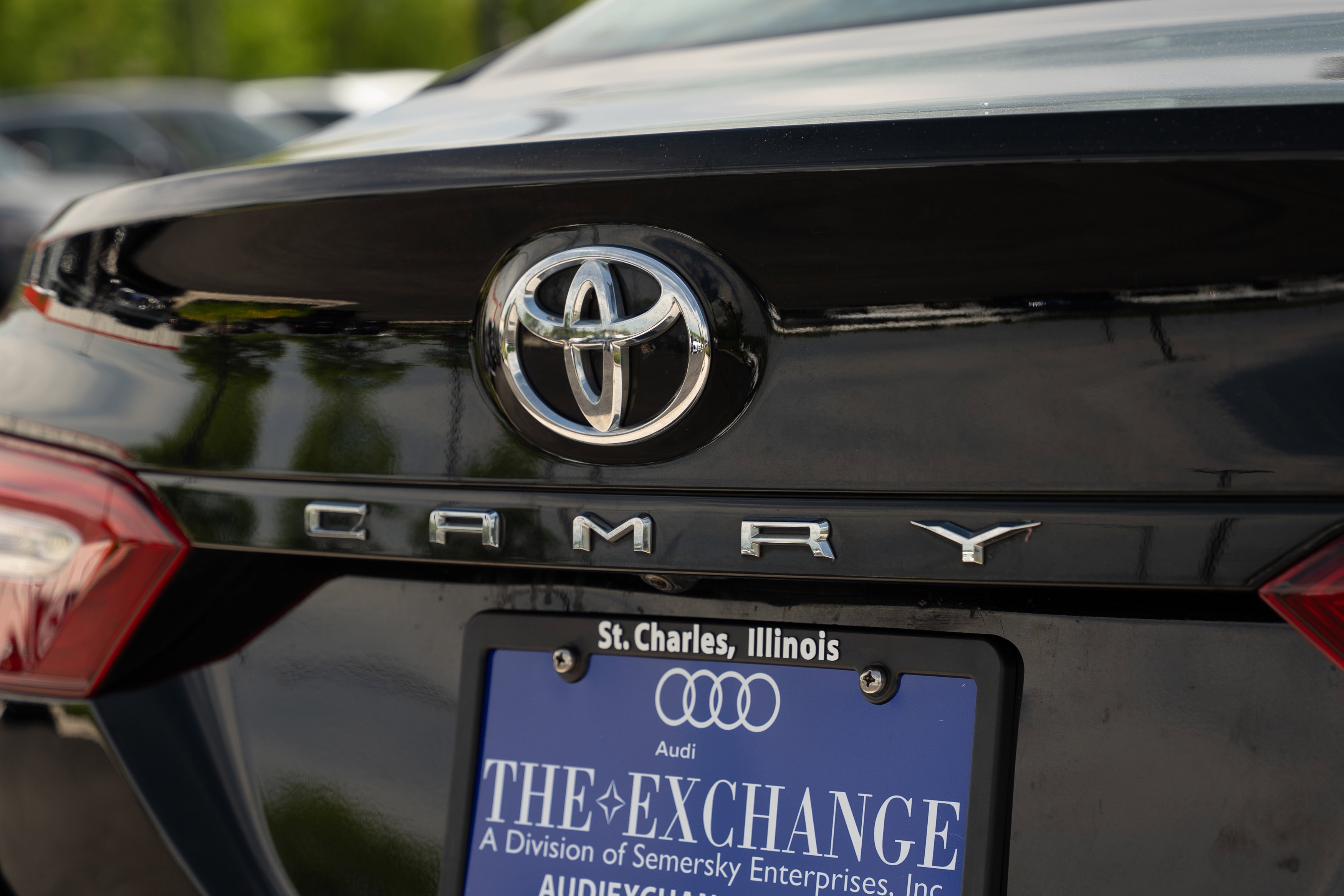Used 2018 Midnight Black Metallic Toyota XLE image 27