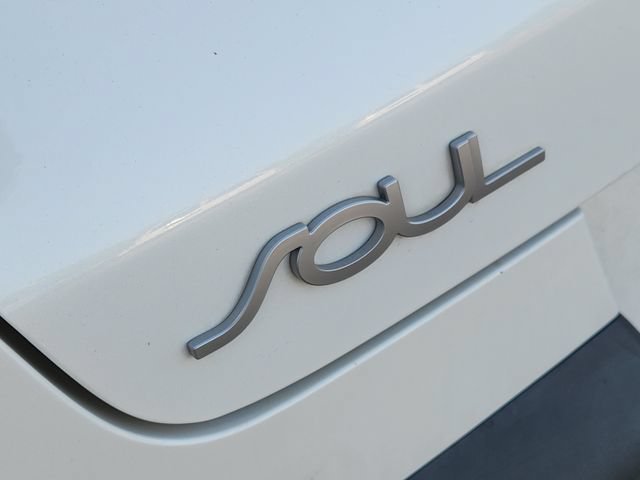 Used 2022 White Kia LX image 10