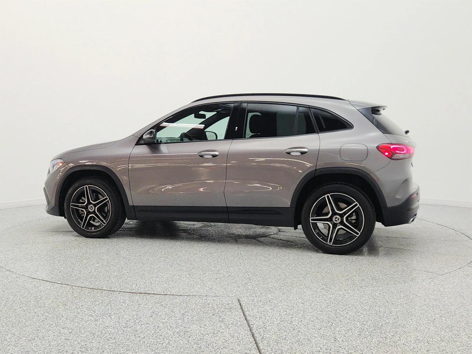 Used 2022 Mountain Grey Metallic Mercedes-Benz GLA 250 SUV image 8