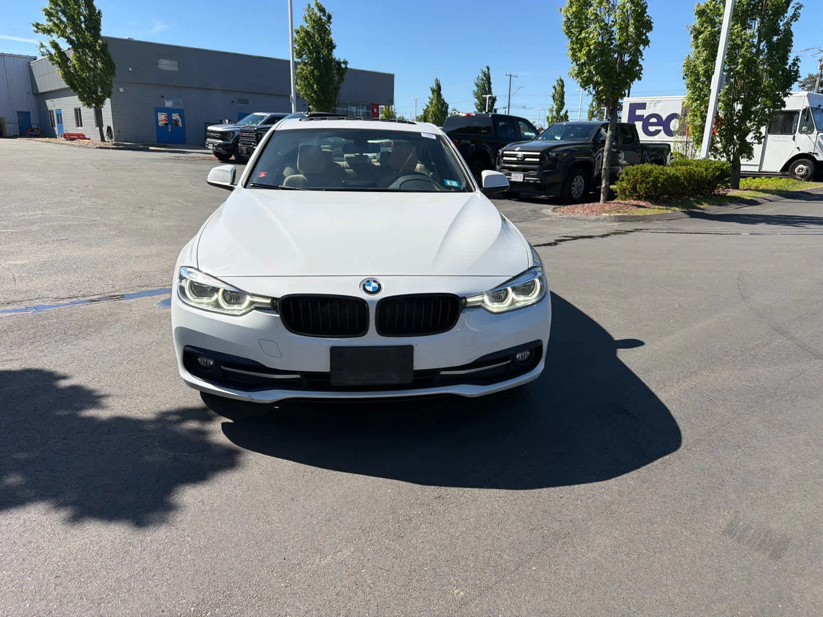 Used 2018 Alpine White BMW 328d xDrive image 2
