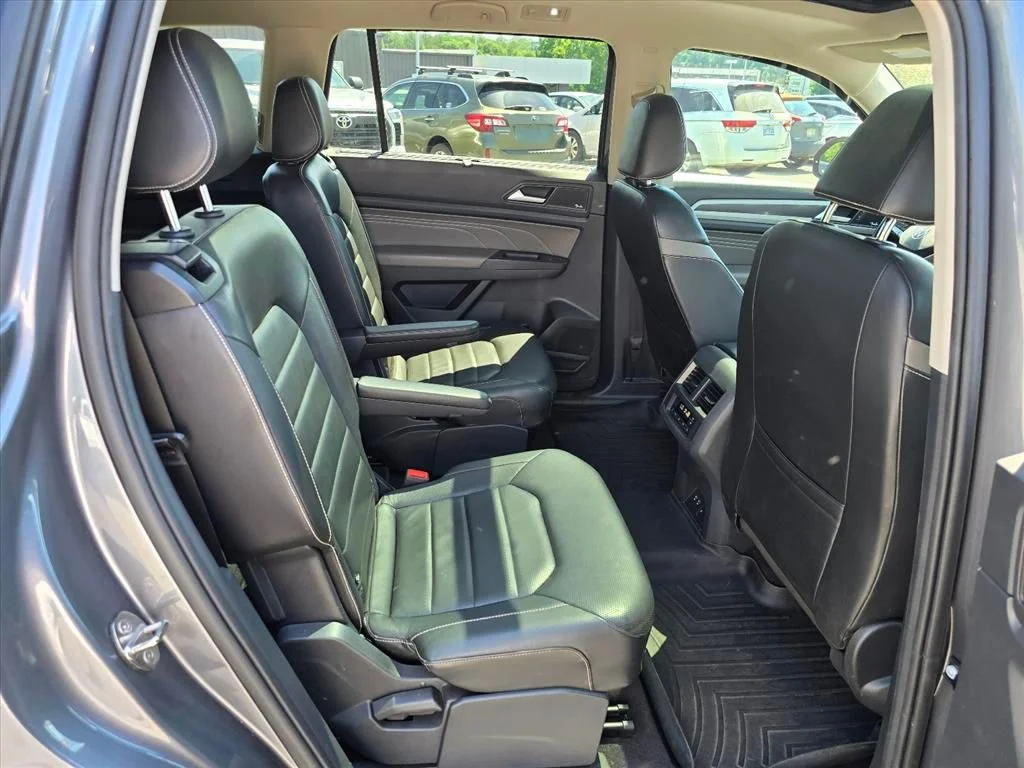 Used 2022 Gray Volkswagen 3.6L V6 SEL Premium R-Line image 14