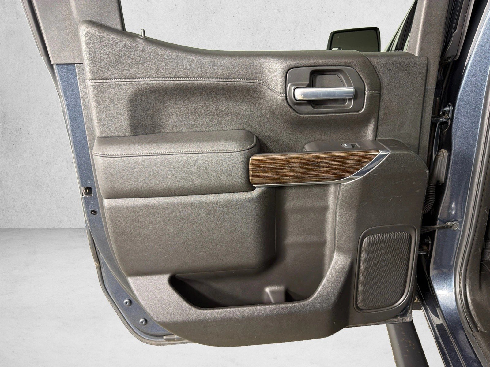 Used 2021 Dark Sky Metallic GMC SLE image 21