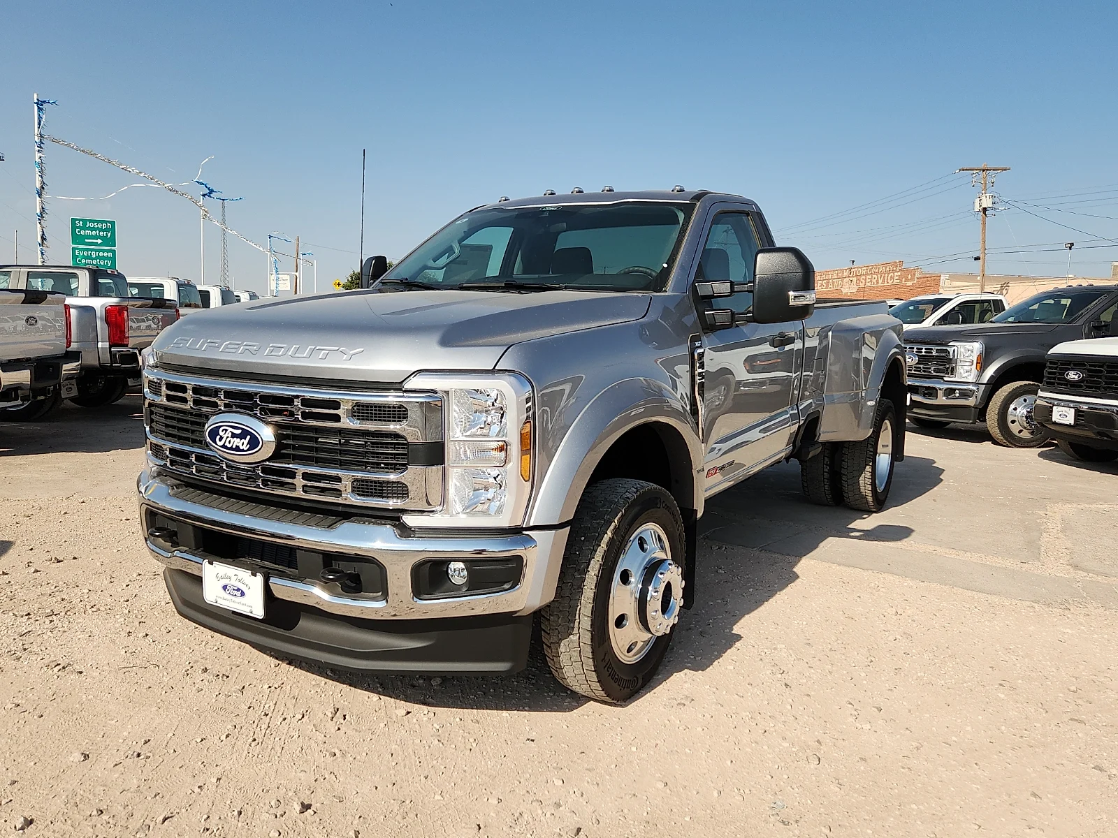 New 2027 Iconic Silver Metallic Ford XLT image 3