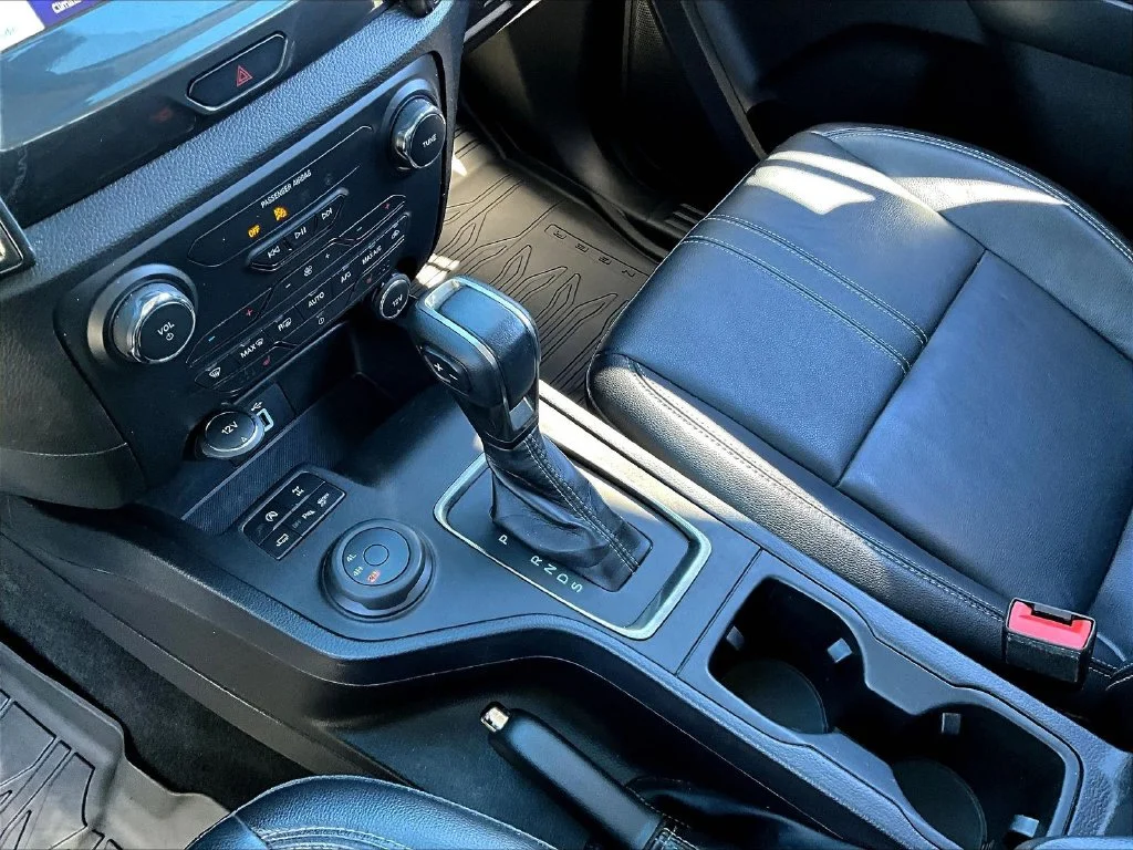 Used 2020 Silver Metallic Ford Lariat image 22