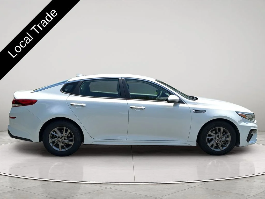 Used 2019 Snow White Pearl Kia LX image 6
