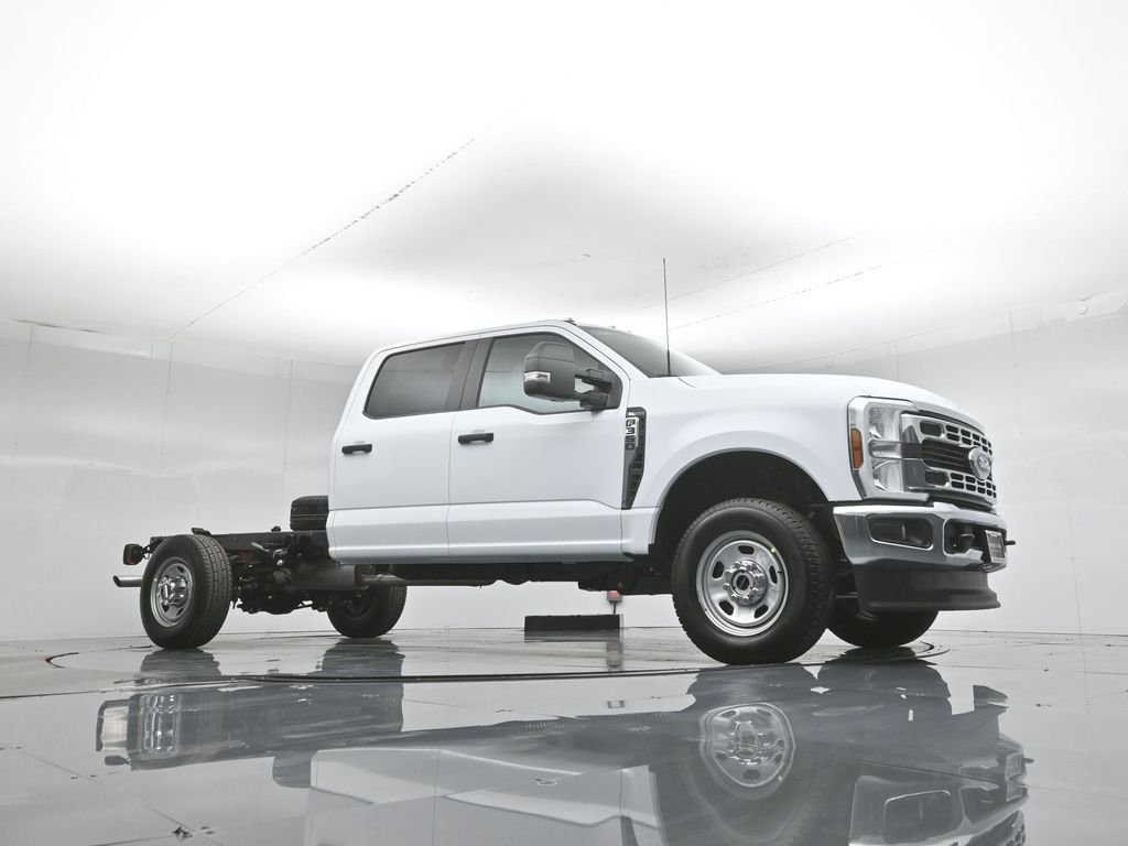 New 2026 Oxford White Ford XL image 3