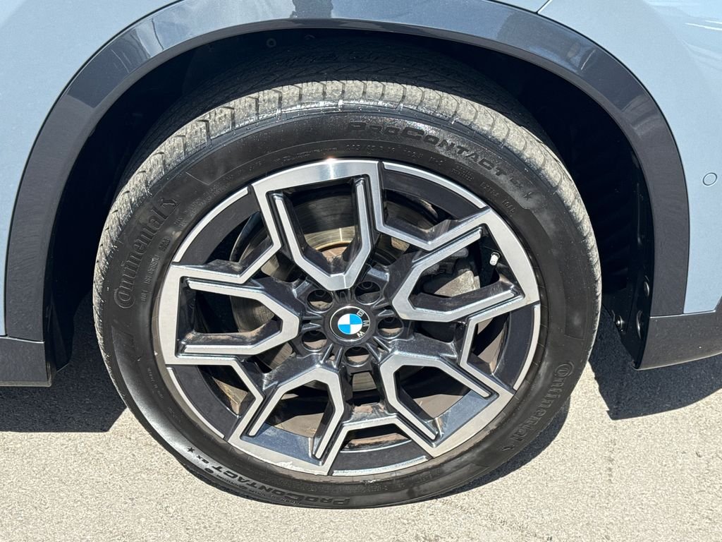 Used 2023 Gray BMW xDrive28i image 7