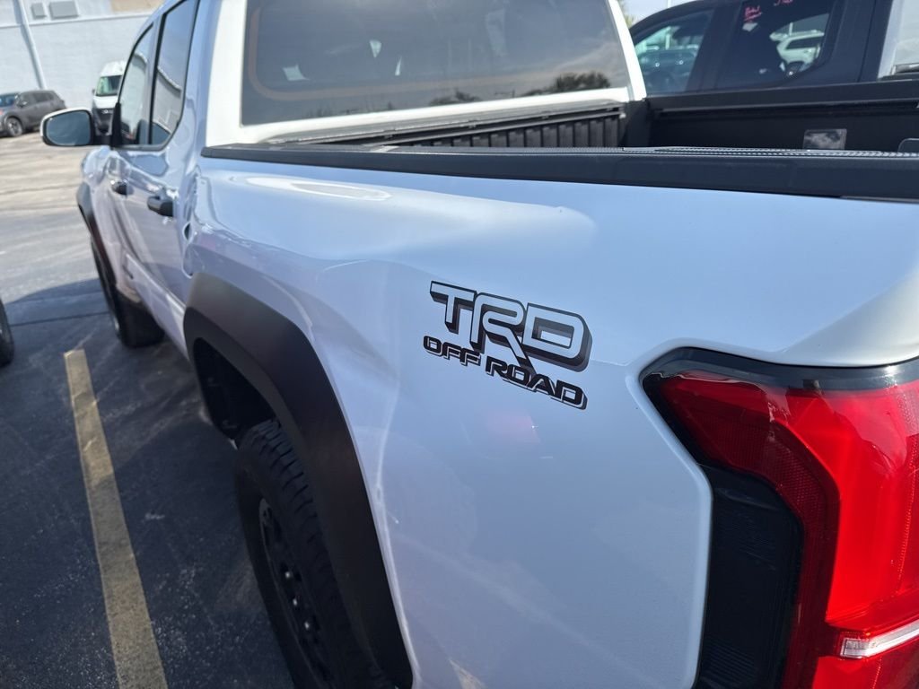 Used 2025 Toyota Tacoma TRD Off Road with VIN 3TMLB5JN6SM118892 for sale in Kansas City