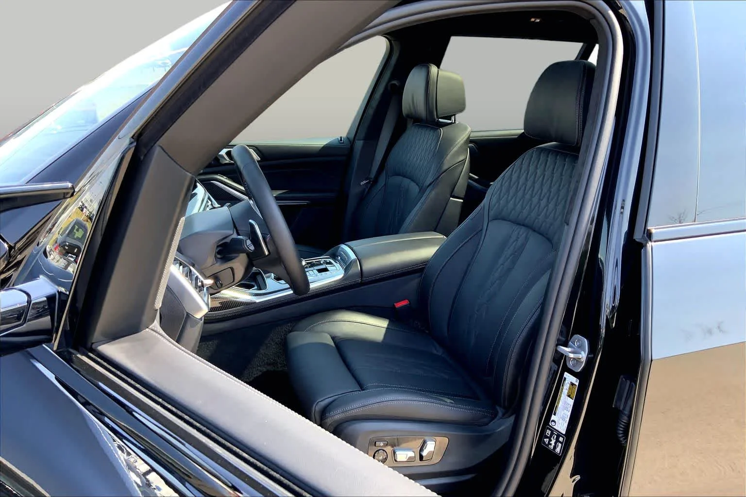 New 2026 Black Sapphire Metallic BMW M60i image 9