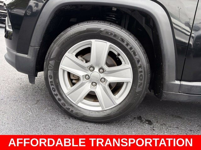 Used 2022 Black Jeep Latitude image 9