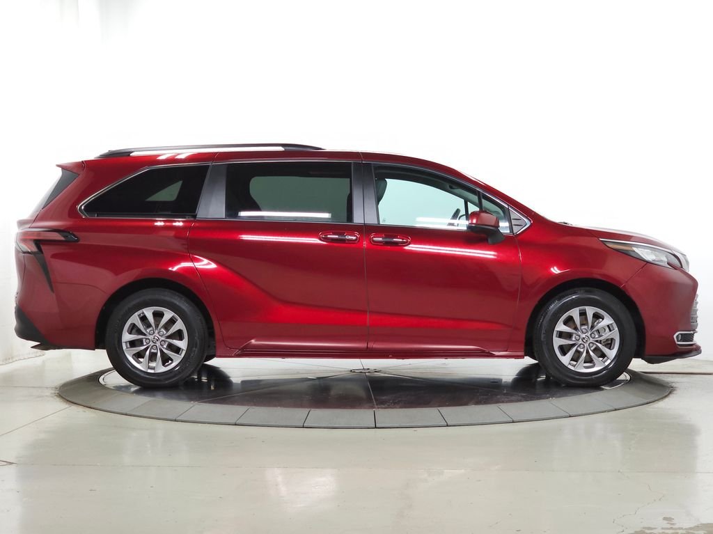 Used 2022 Pearl Toyota XLE image 13