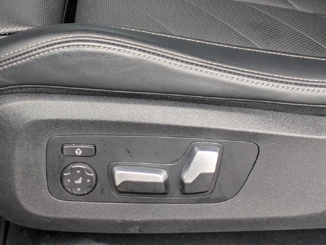 Used 2026 White BMW sDrive40i image 13