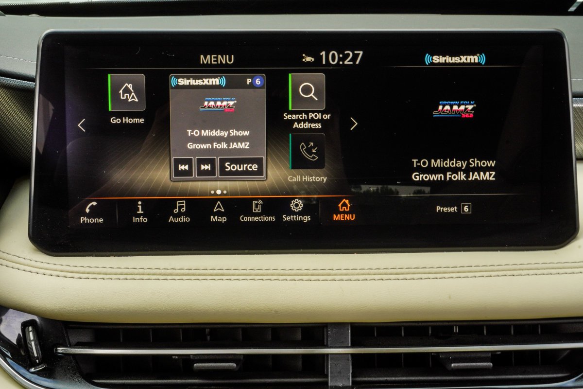 Used 2023 White INFINITI LUXE image 23