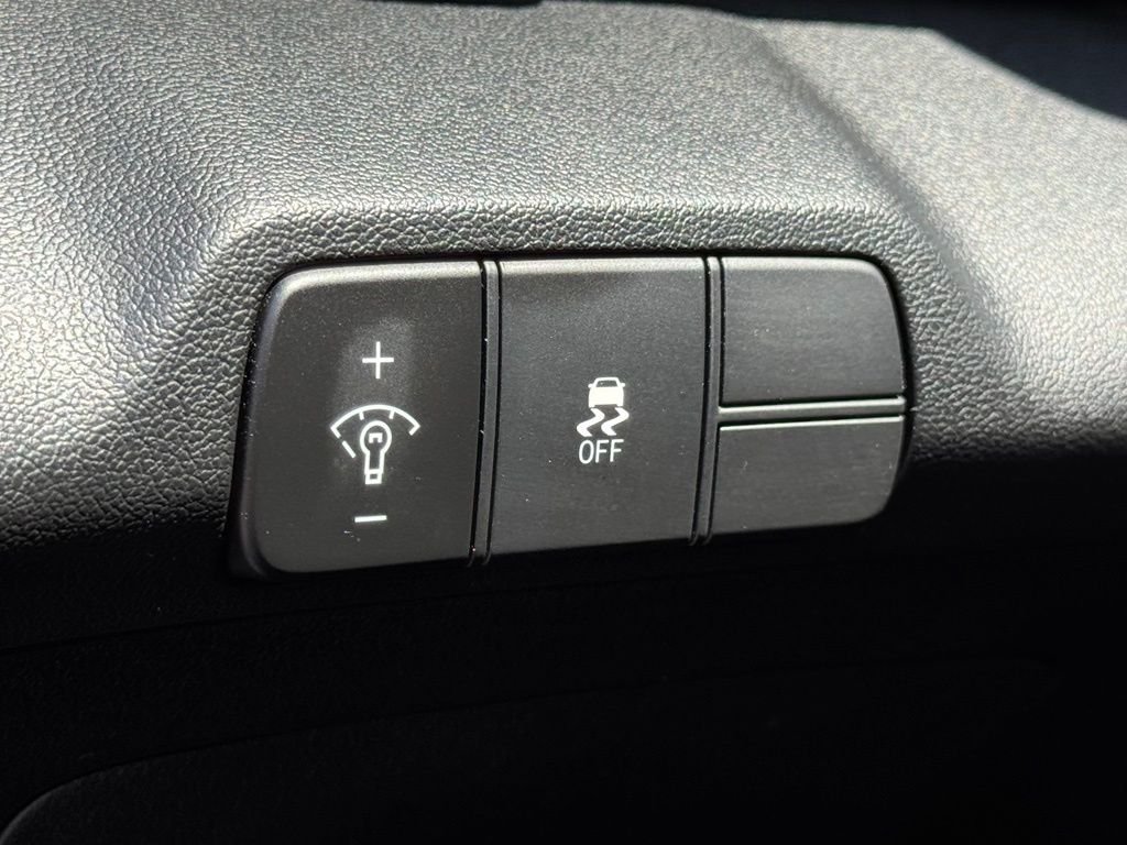 Used 2025 Gray Hyundai SEL Convenience image 16