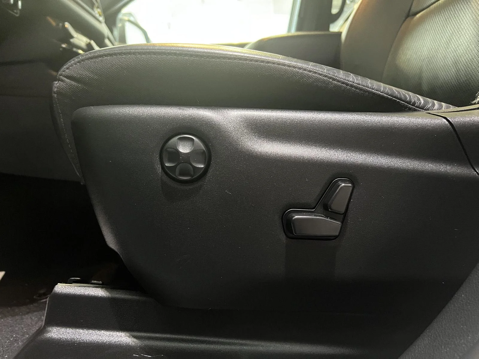 Used 2025 White Knuckle Dodge R/T image 15