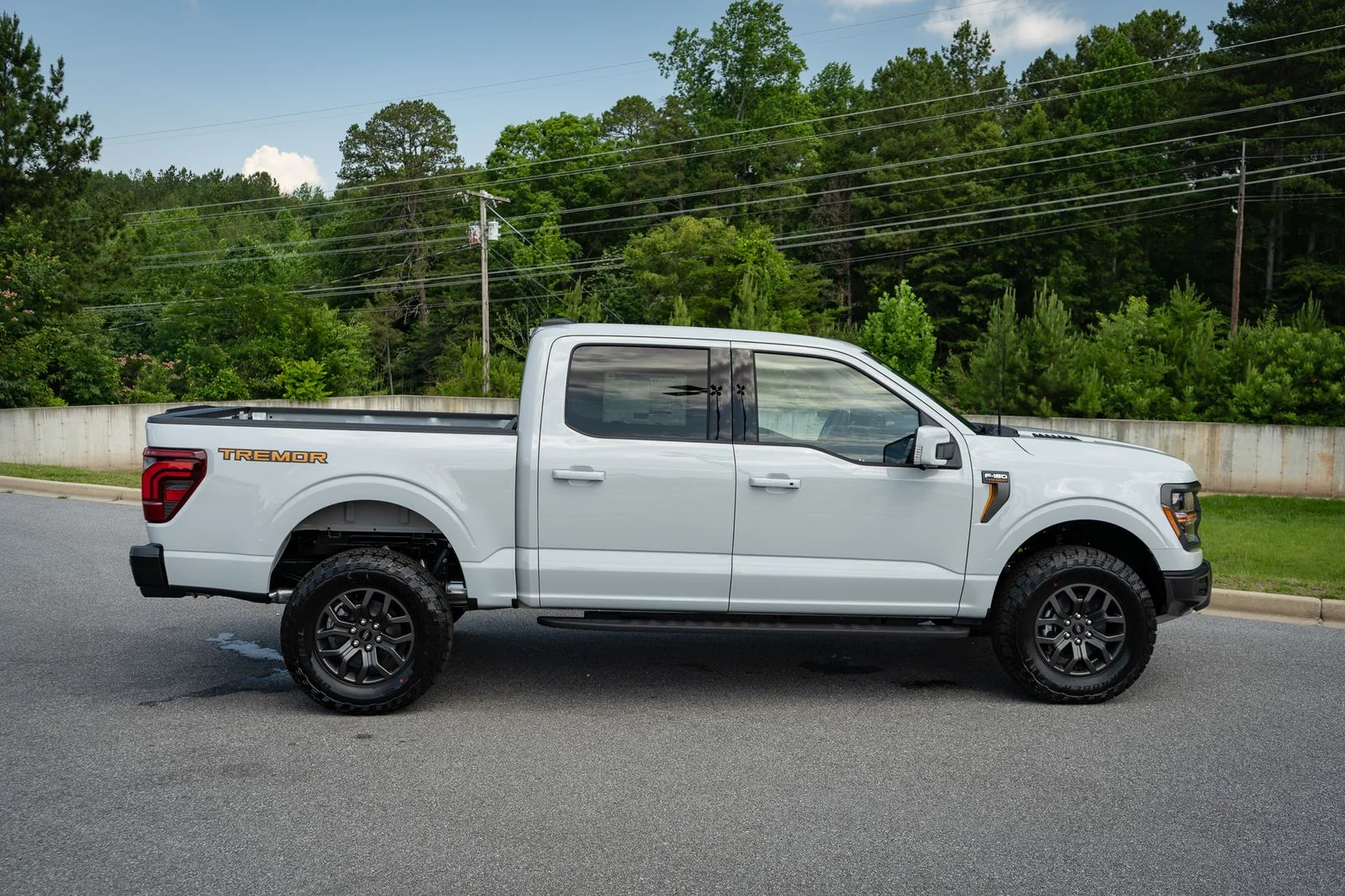 New 2026 White Ford Tremor image 23
