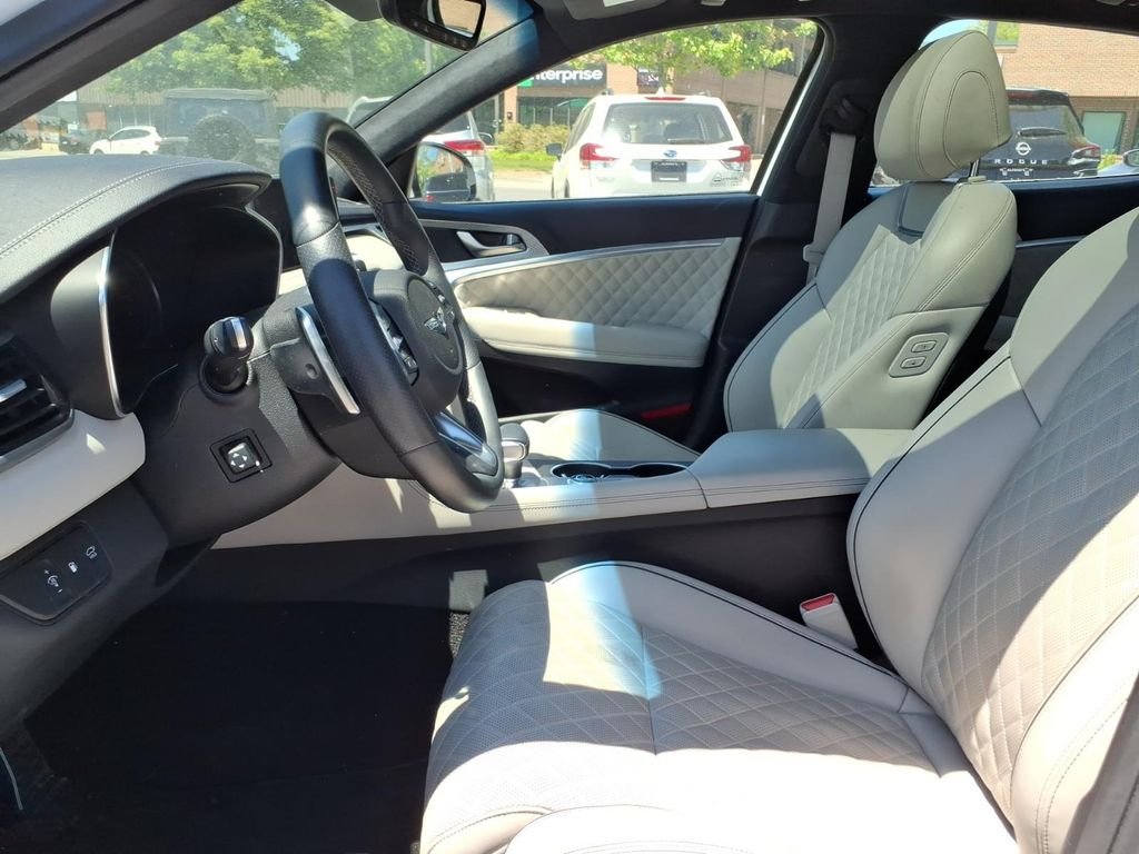 Used 2023 White Genesis 3.3T image 23