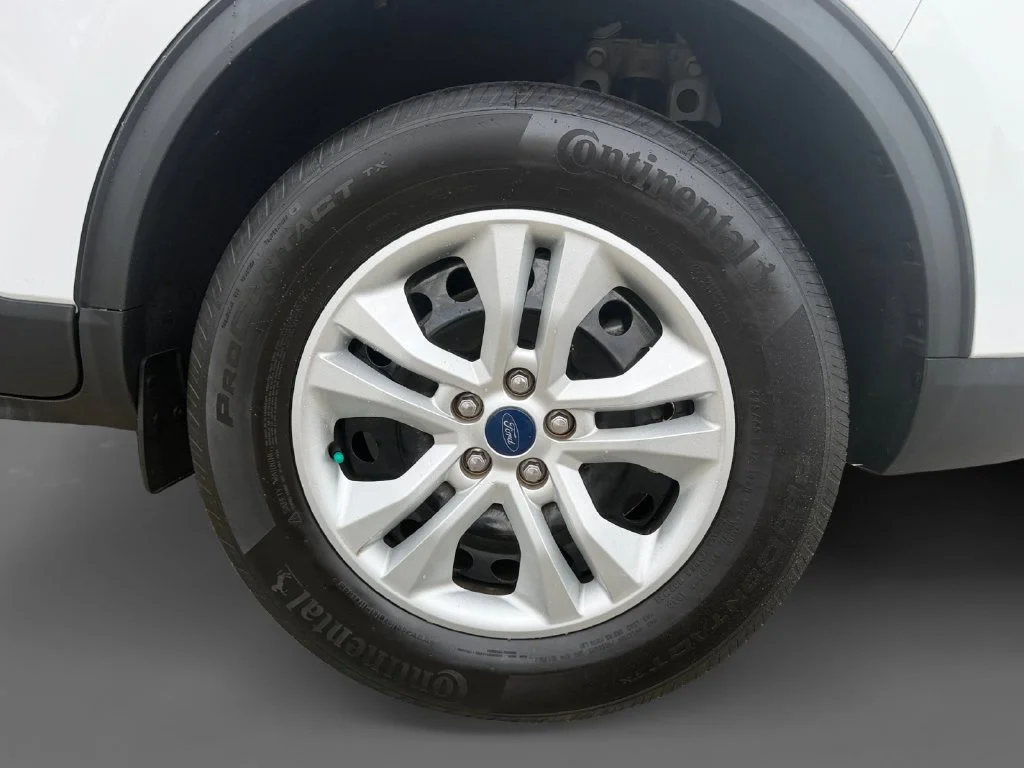 Used 2022 White Ford S image 17