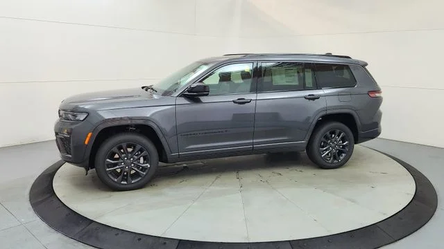 New 2026 Baltic Gray Metallic Clear-Coat Exterior Paint Jeep Limited image 5